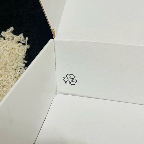 Brand New Unisex Hermes Protection Box/Shipping Box In White 16.25” X 10” X13.5” - Picture 6 of 9